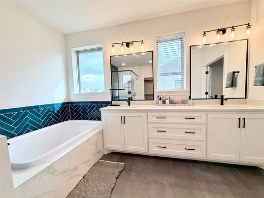 Bathroom, Dual Sink Vanities, Interior