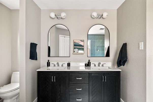 Bathroom, Dual Sink Vanities, Interior