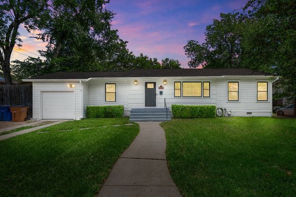 Attached, Exterior, Facade, Ranch
