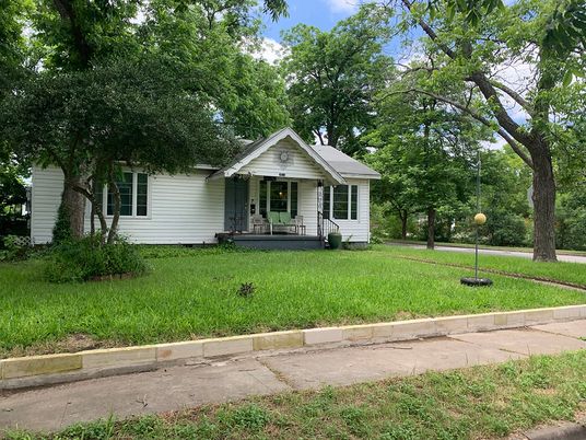 Backyard, Exterior, Facade, Ranch