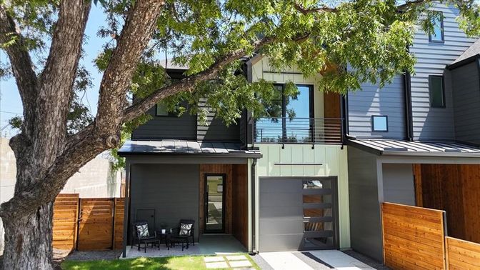 Exterior, Facade, Modern