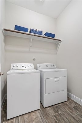 Interior, Washer, Wood Texture Flooring