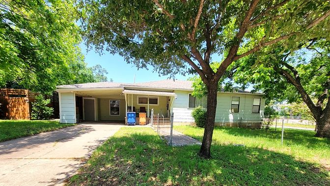 Backyard, Exterior, Facade, Ranch