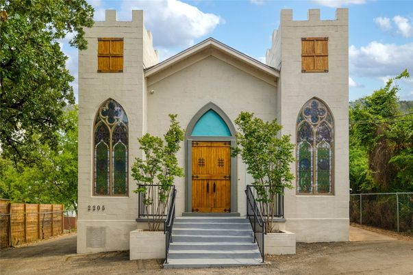 Exterior, Facade, None