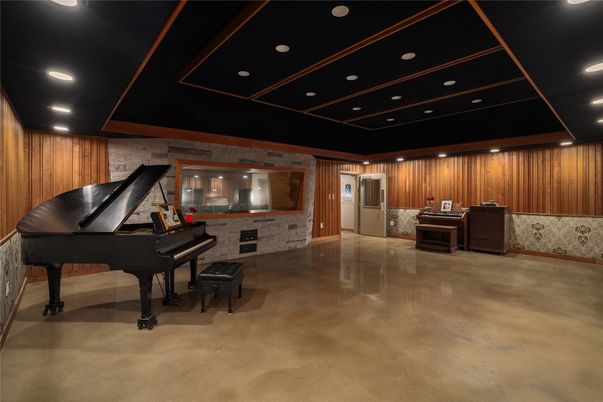 Interior, Piano, Recessed Lighting, Stone Walls