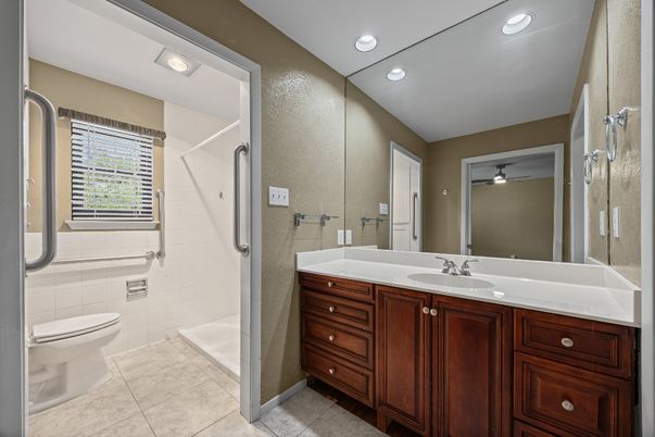 Bathroom, Interior, Recessed Lighting