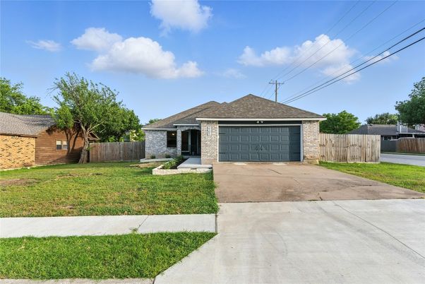 Attached, Backyard, Exterior, Facade, Brick Facade, Ranch