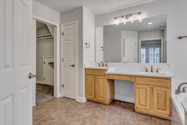 Bathroom, Dual Sink Vanities, Interior, Recessed Lighting