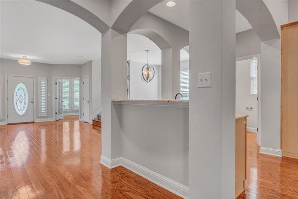 Interior, Pendant Lights, Recessed Lighting, Wood Texture Flooring
