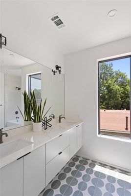 Bathroom, Dual Sink Vanities, Interior, Recessed Lighting