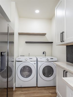 Interior, Recessed Lighting, Washer, Wood Texture Flooring