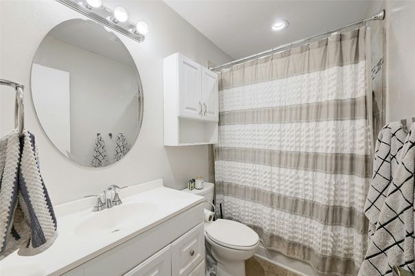 Bathroom, Interior, Recessed Lighting