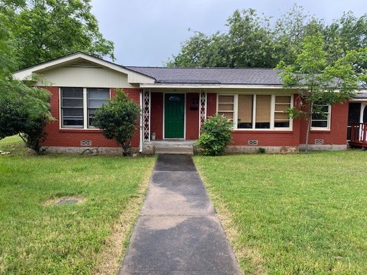 Exterior, Facade, Brick Facade, Ranch