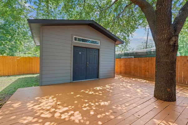 Detached Garage, Exterior