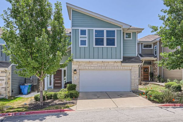 Attached, Exterior, Facade, American Craftsman