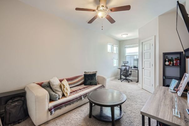 Home Office, Interior