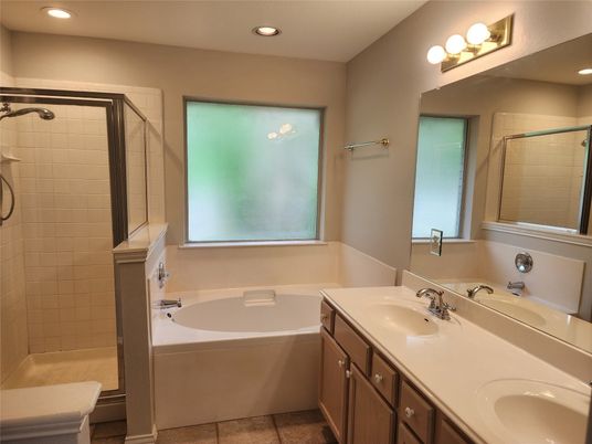 Bathroom, Dual Sink Vanities, Interior, Recessed Lighting