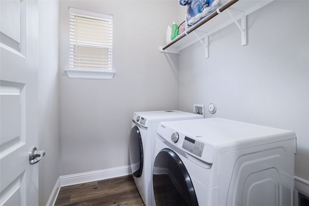 Interior, Washer, Wood Texture Flooring