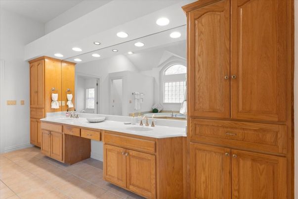 Bathroom, Dual Sink Vanities, Interior, Recessed Lighting