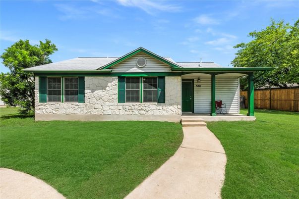 Exterior, Facade, Ranch