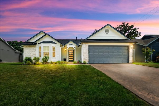 Attached, Exterior, Facade, Ranch