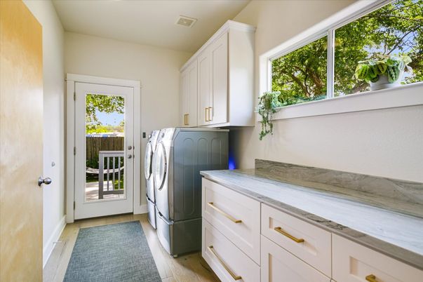 Interior, Washer, Wood Texture Flooring