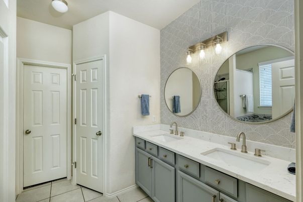 Bathroom, Dual Sink Vanities, Interior