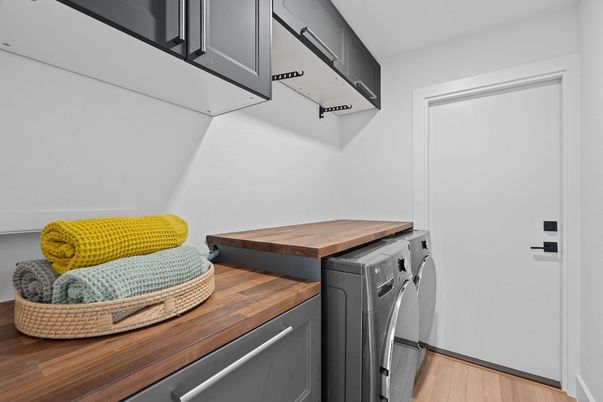 Interior, Washer, Wood Texture Flooring