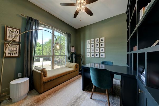 Home Office, Interior
