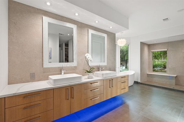 Bathroom, Dual Sink Vanities, Interior, Recessed Lighting