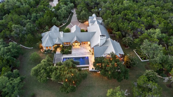 Exterior, Drone
