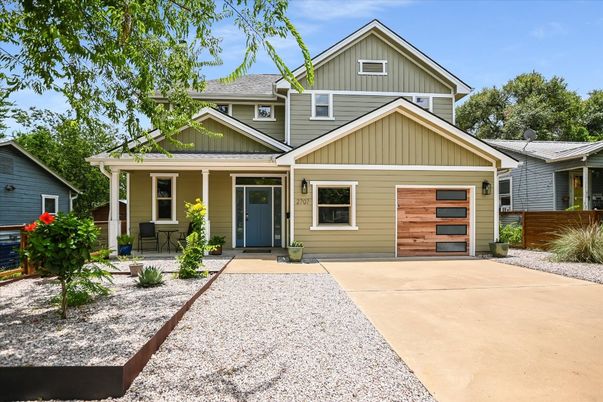 Attached, Exterior, Facade, American Craftsman