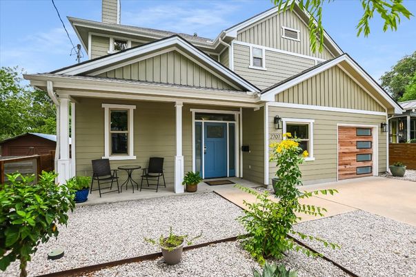 Attached, Exterior, Facade, American Craftsman