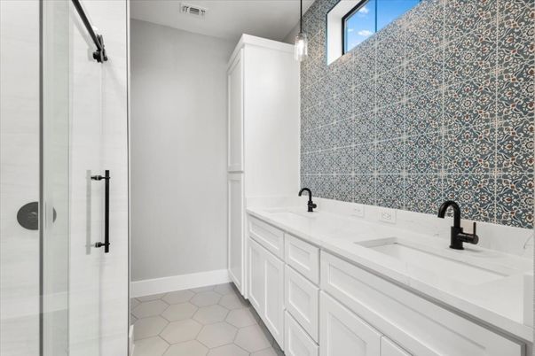 Bathroom, Dual Sink Vanities, Interior