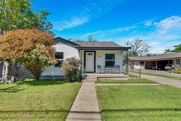 Backyard, Exterior, Facade, Ranch