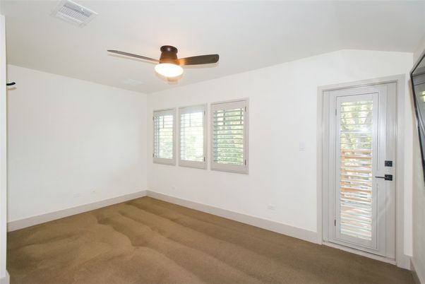 Empty room, Interior