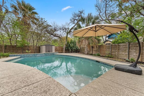 Exterior, Pool