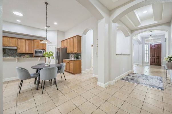 Chandelier, Dining room, Interior, Kitchen, Pendant Lights, Recessed Lighting, Stainless Steel Appliances