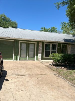 Attached, Exterior, Facade, Ranch