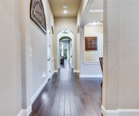 Interior, Recessed Lighting, Wood Texture Flooring
