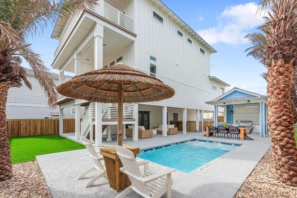 Exterior, Pool