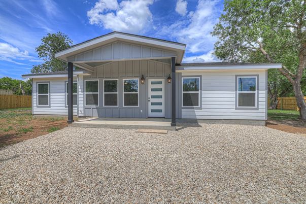 Exterior, Facade, Ranch