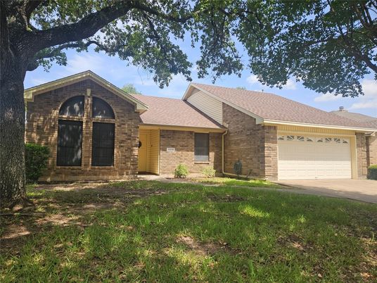 Attached, Exterior, Facade, Brick Facade, Ranch