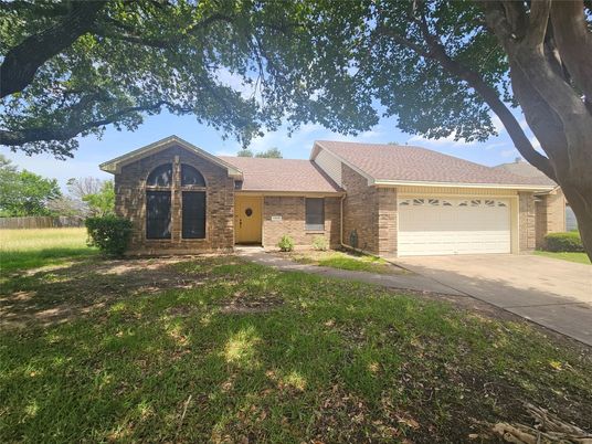 Attached, Exterior, Facade, Brick Facade, Ranch