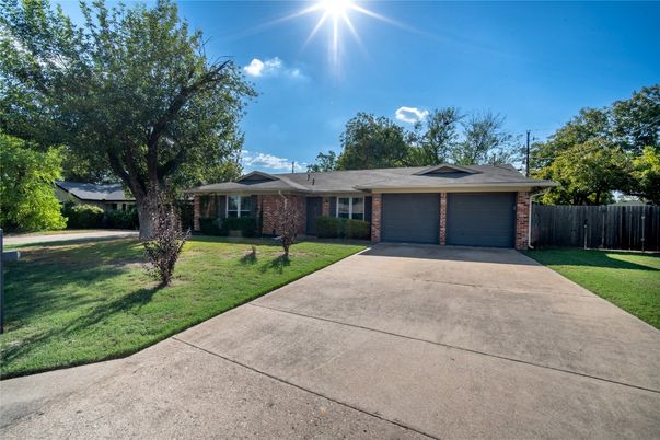 Attached, Exterior, Facade, Brick Facade, Ranch