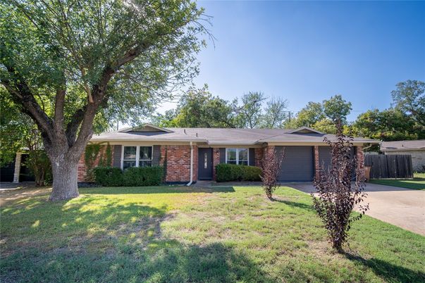 Attached, Exterior, Facade, Brick Facade, Ranch