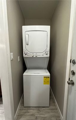 Interior, Utility Closets, Washer, Wood Texture Flooring