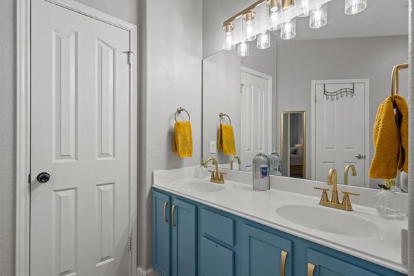 Bathroom, Dual Sink Vanities, Interior