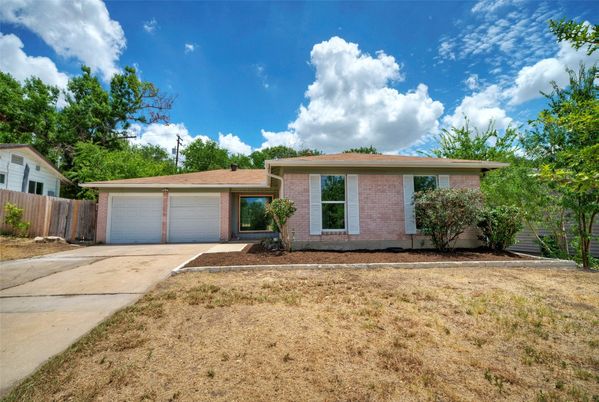 Attached, Exterior, Facade, Brick Facade, Ranch