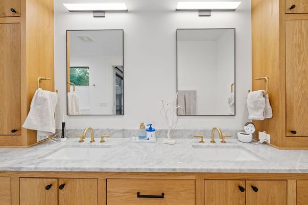 Bathroom, Dual Sink Vanities, Interior